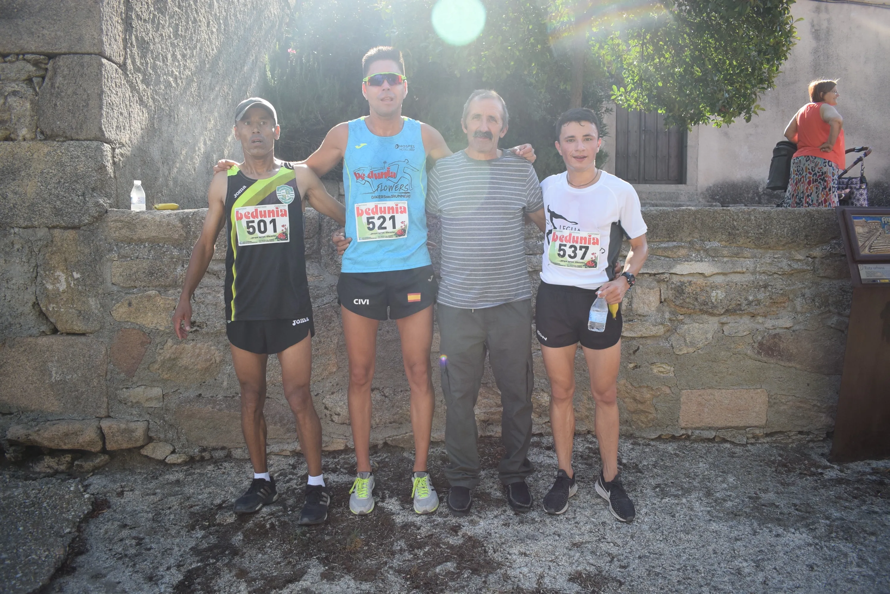 Foto 2 - Francisco C&iacute;vicos y Hortensia Hern&aacute;ndez triunfan en la VII Legua Castellana de Monleras