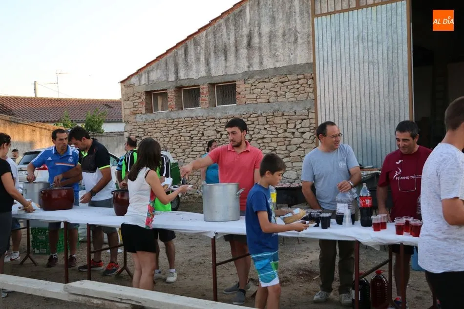 Foto 11 - Los vecinos de Cerralbo enfilan la recta final de las fiestas de Los Perdones con una parrillada  