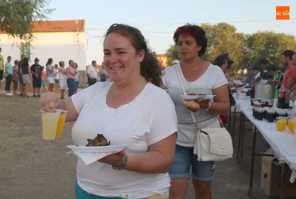 Foto 5 - Los vecinos de Cerralbo enfilan la recta final de las fiestas de Los Perdones con una parrillada  