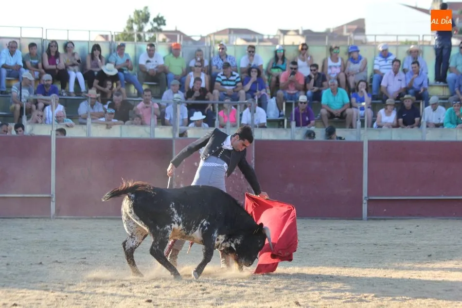Foto 11 - Buena tarde toros en Peralejos de Abajo a beneficio de Aspace  