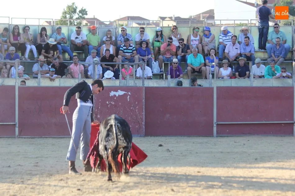 Foto 10 - Buena tarde toros en Peralejos de Abajo a beneficio de Aspace  