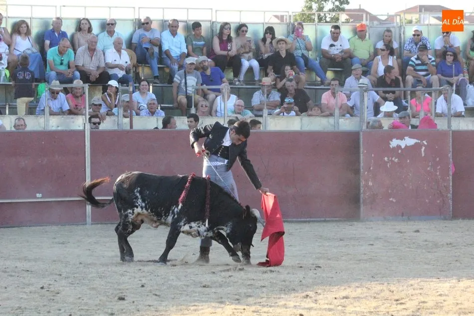 Foto 9 - Buena tarde toros en Peralejos de Abajo a beneficio de Aspace  