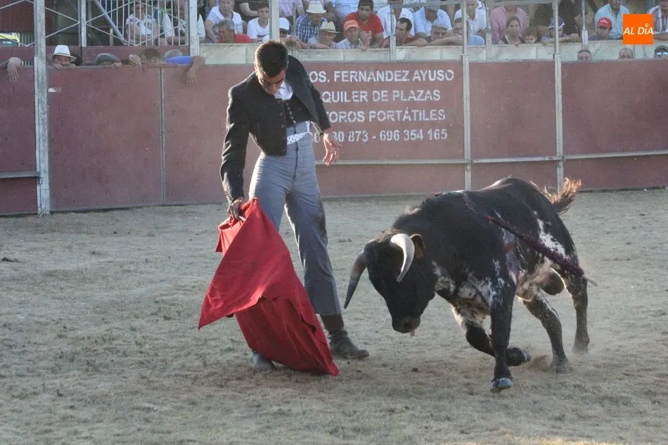 Foto 8 - Buena tarde toros en Peralejos de Abajo a beneficio de Aspace  
