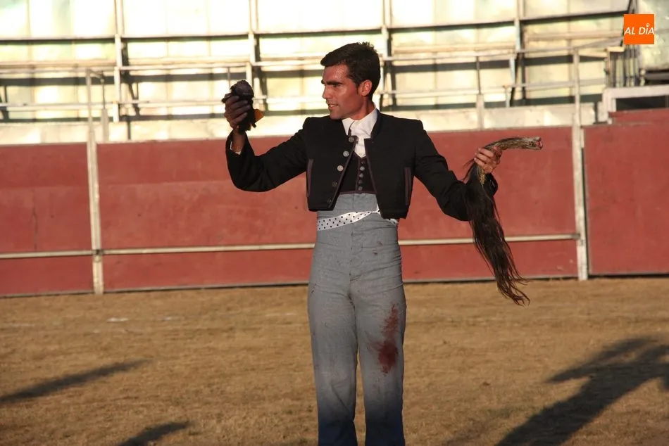 Foto 2 - Buena tarde toros en Peralejos de Abajo a beneficio de Aspace  