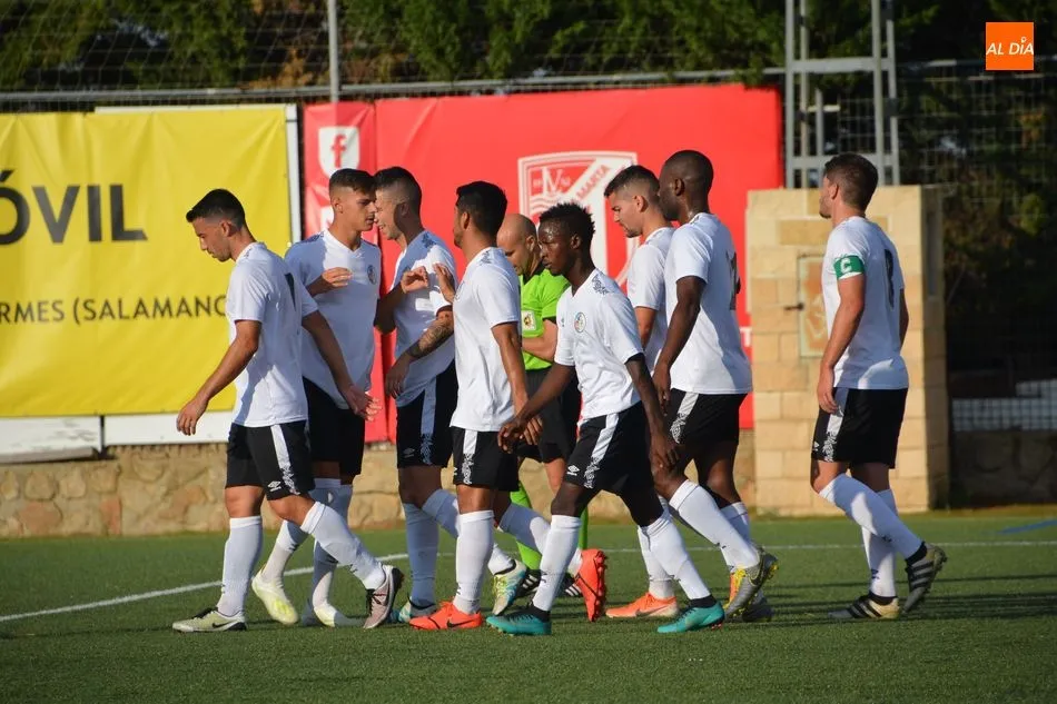Foto 3 - El Salamanca UDS &lsquo;debuta&rsquo; en su pretemporada espa&ntilde;ola venciendo al Santa Marta (0-2)