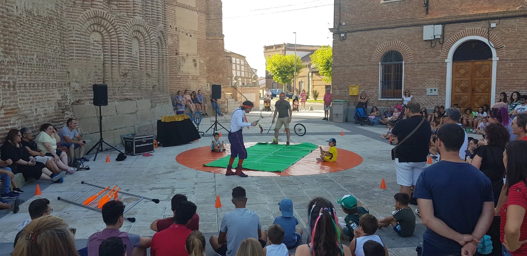 Foto 2 - M&uacute;sica, tradici&oacute;n y teatro&nbsp;protagonizan un concurrido domingo festivo en R&aacute;gama