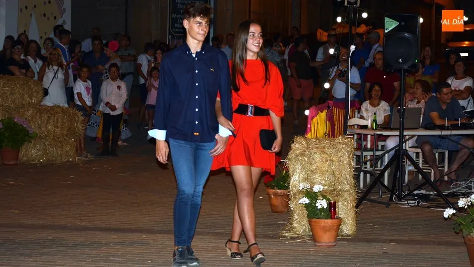 Foto 5 - El desfile solidario a favor de GEICAM despierta gran expectaci&oacute;n en Lumbrales