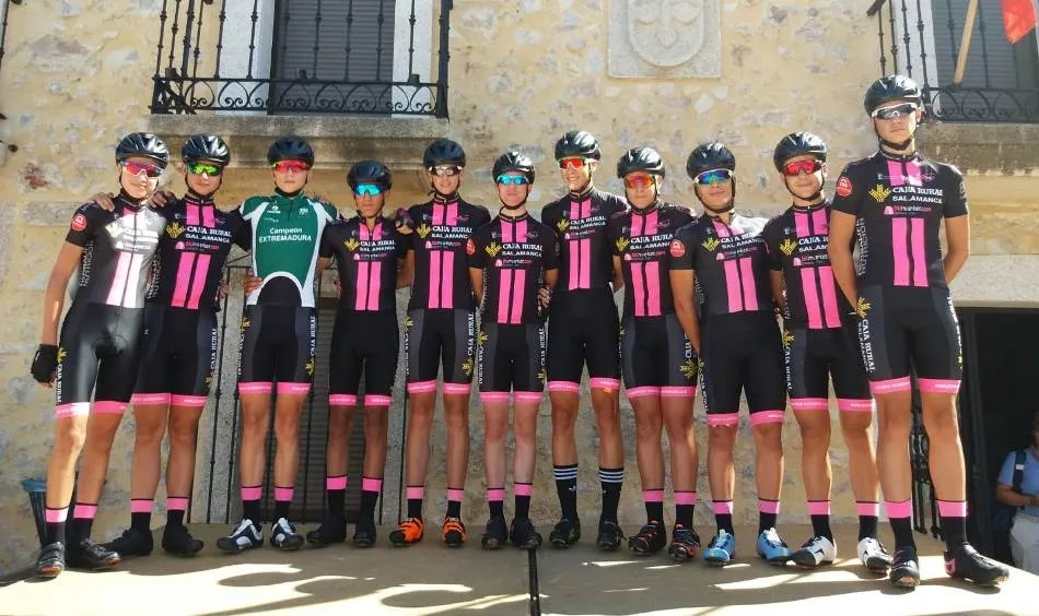 Foto 10 - Miguel &Aacute;ngel Molina se lleva al sprint el 1&ordm; Trofeo Ayuntamiento de Sancti-Sp&iacute;ritus  