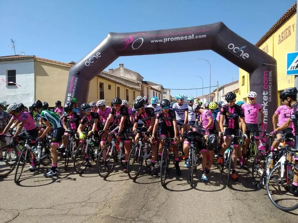 Foto 11 - Miguel &Aacute;ngel Molina se lleva al sprint el 1&ordm; Trofeo Ayuntamiento de Sancti-Sp&iacute;ritus  