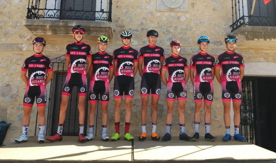 Foto 7 - Miguel &Aacute;ngel Molina se lleva al sprint el 1&ordm; Trofeo Ayuntamiento de Sancti-Sp&iacute;ritus  