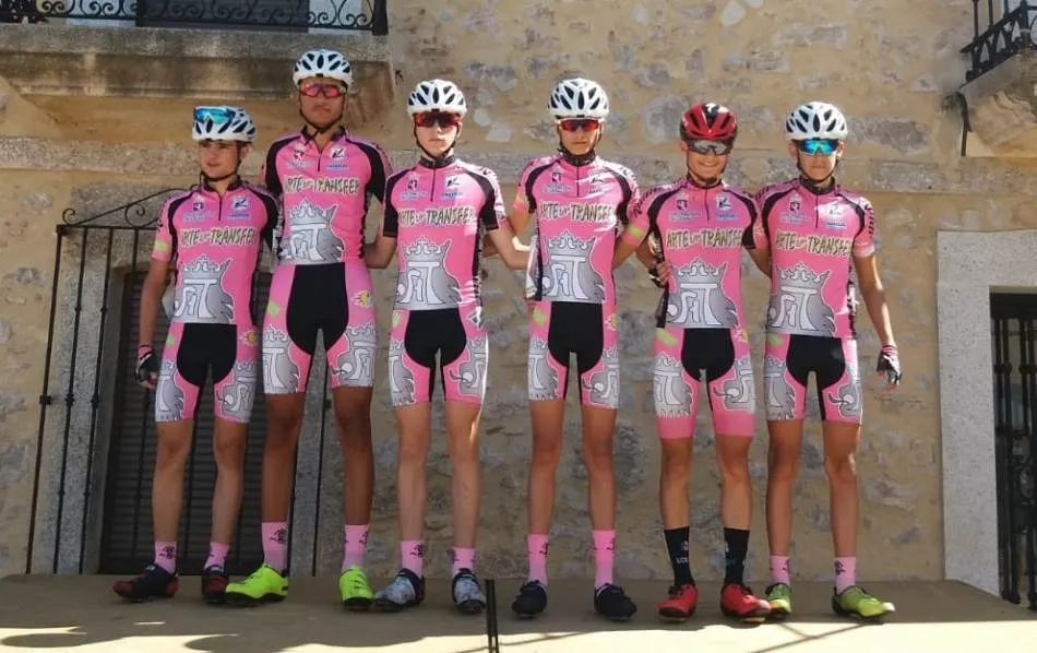Foto 6 - Miguel &Aacute;ngel Molina se lleva al sprint el 1&ordm; Trofeo Ayuntamiento de Sancti-Sp&iacute;ritus  