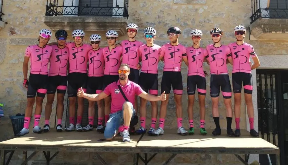 Foto 4 - Miguel &Aacute;ngel Molina se lleva al sprint el 1&ordm; Trofeo Ayuntamiento de Sancti-Sp&iacute;ritus  