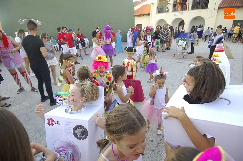 Foto 10 - Ni&ntilde;os y j&oacute;venes comandan la fiesta de disfraces de Agallas  