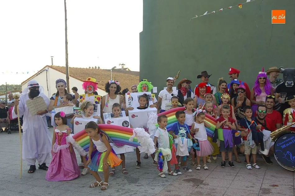 Foto 6 - Ni&ntilde;os y j&oacute;venes comandan la fiesta de disfraces de Agallas  
