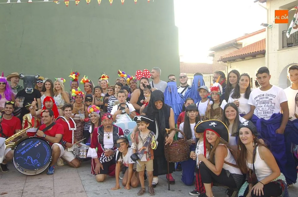 Foto 4 - Ni&ntilde;os y j&oacute;venes comandan la fiesta de disfraces de Agallas  
