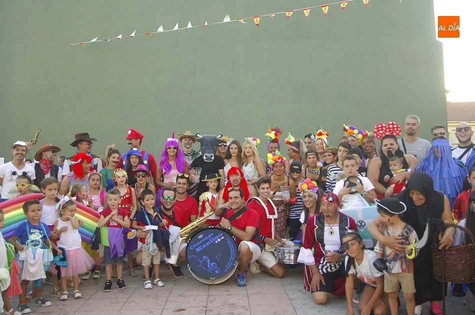 Foto 5 - Ni&ntilde;os y j&oacute;venes comandan la fiesta de disfraces de Agallas  