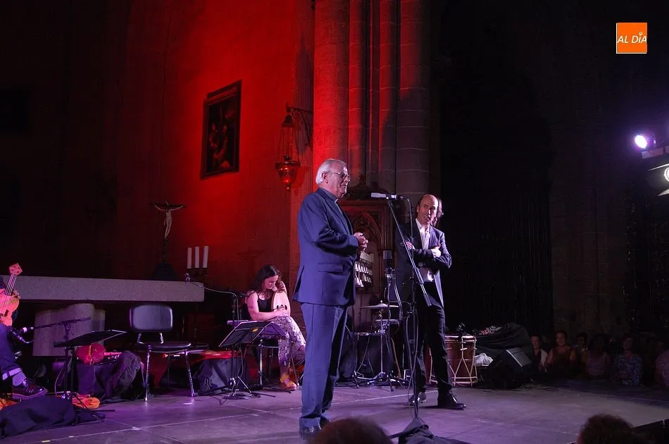Foto 6 - Llenazo en el concierto de Carlos N&uacute;&ntilde;ez en la Catedral  