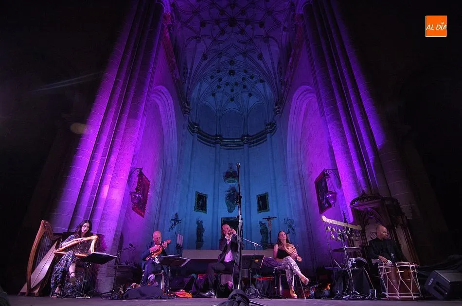Foto 10 - Llenazo en el concierto de Carlos N&uacute;&ntilde;ez en la Catedral  