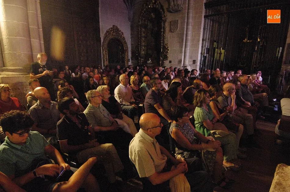 Foto 7 - Llenazo en el concierto de Carlos N&uacute;&ntilde;ez en la Catedral  