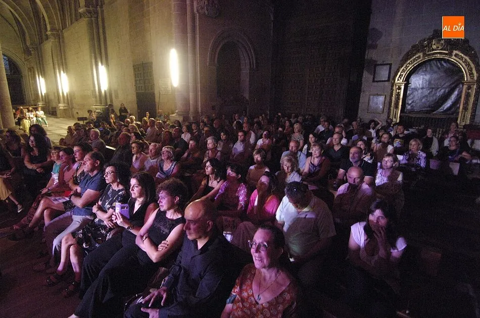 Foto 4 - Llenazo en el concierto de Carlos N&uacute;&ntilde;ez en la Catedral  
