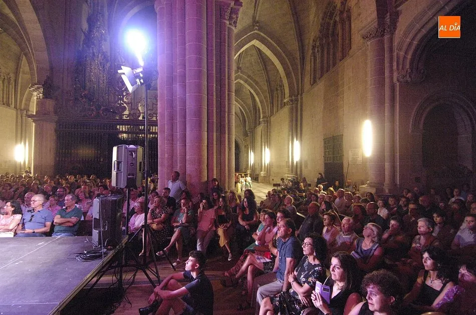 Foto 2 - Llenazo en el concierto de Carlos N&uacute;&ntilde;ez en la Catedral  