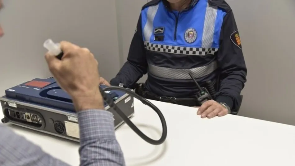 La Policía Municipal de Pamplona en su cuenta de Twitter ha advertido de los riesgos de conducir bajo los efectos del alcohol