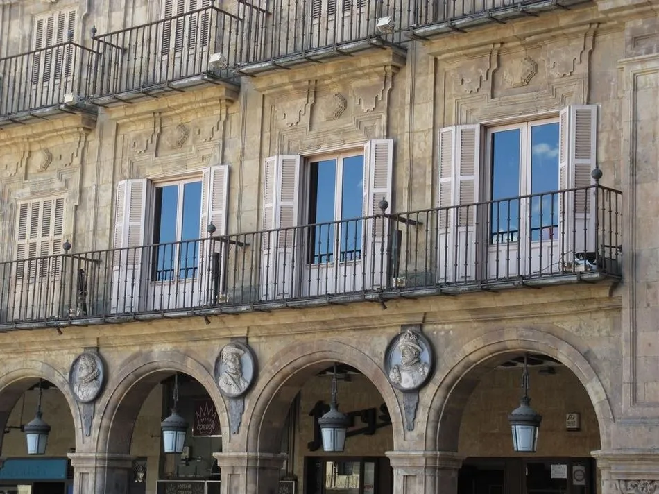 Foto 6 - Ciudadanos por la Defensa del Patrimonio pide revisar el Plan Director de la Plaza Mayor para su...