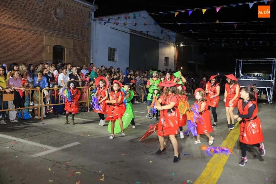 Foto 2 - Todo a punto en Castellanos de Moriscos para el inicio de su fiesta este jueves