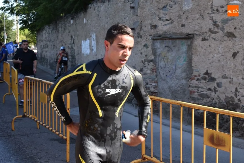 Foto 7 - Miguel Risco y Mar&iacute;a Jos&eacute; Garc&iacute;a se imponen en el Triatl&oacute;n Sprint de Alba de Tormes