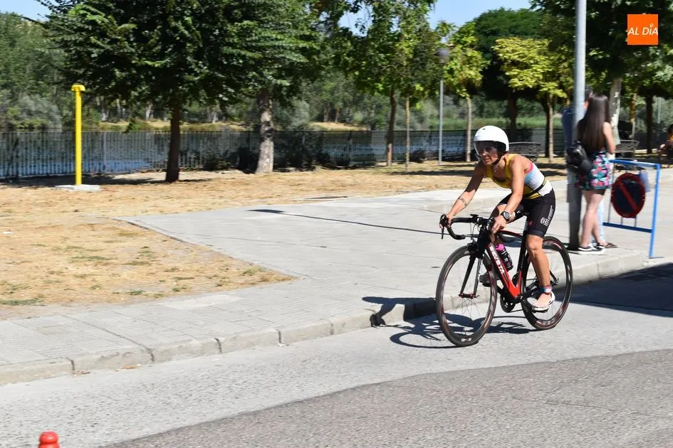 Foto 6 - Miguel Risco y Mar&iacute;a Jos&eacute; Garc&iacute;a se imponen en el Triatl&oacute;n Sprint de Alba de Tormes