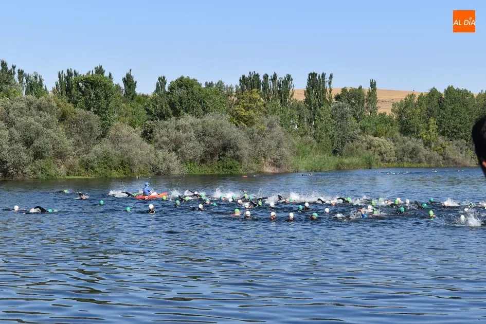 Foto 4 - Miguel Risco y Mar&iacute;a Jos&eacute; Garc&iacute;a se imponen en el Triatl&oacute;n Sprint de Alba de Tormes