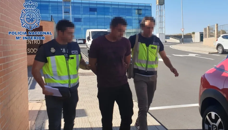 Traslado del detenido en la frontera portuguesa