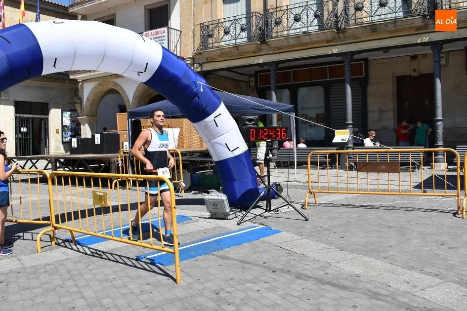 Foto 11 - Miguel Risco y Mar&iacute;a Jos&eacute; Garc&iacute;a se imponen en el Triatl&oacute;n Sprint de Alba de Tormes