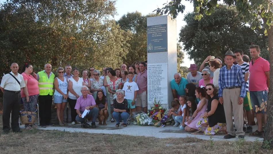 Robleda homenajea a los represaliados en 1936 expresando el temor a la deriva derechista...