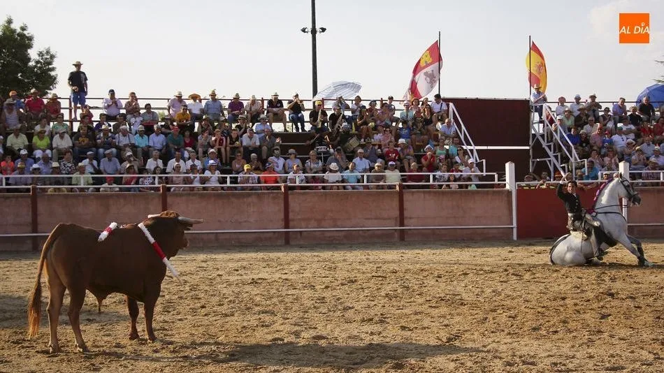 Foto 2 - Expectaci&oacute;n por ver el regreso de Ana Rita al festejo de rejones de Masueco  
