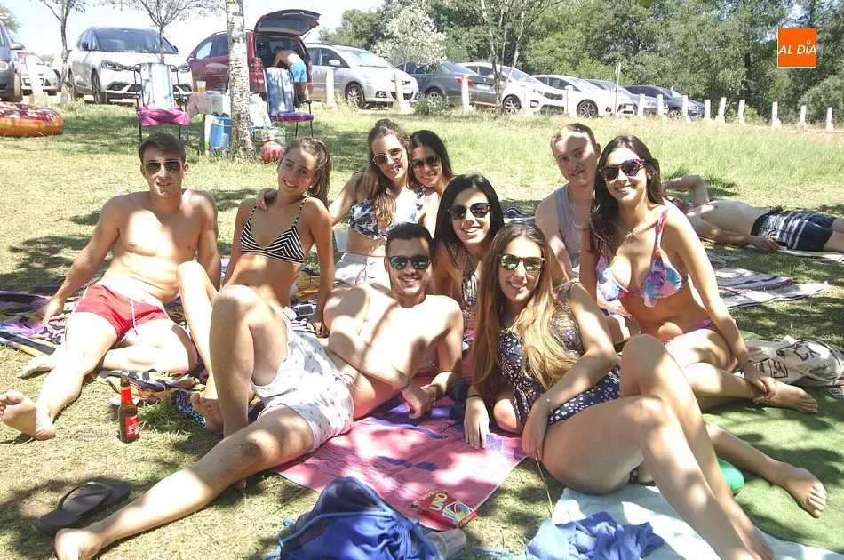 Foto 8 - Los vecinos de Serradilla del Llano degustan paella en el entorno del r&iacute;o  