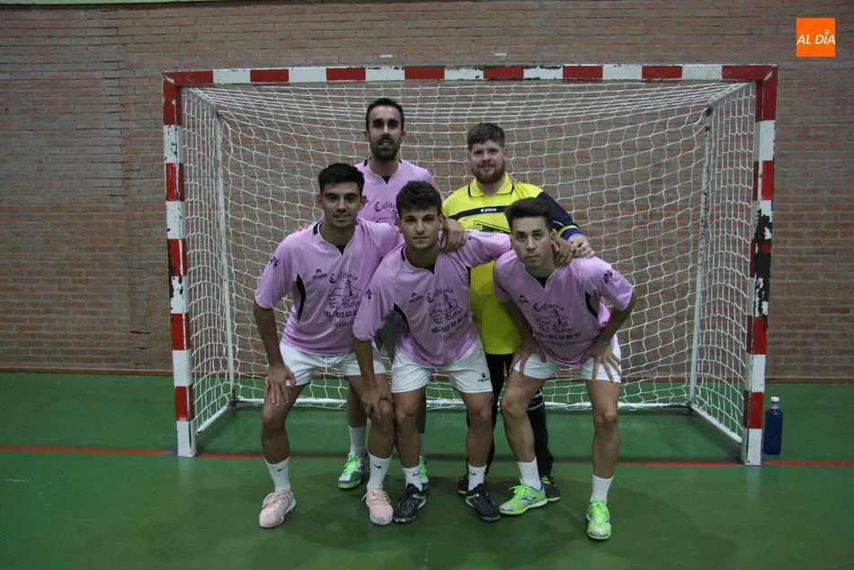 Foto 10 - Excelente ambiente &lsquo;futsal&rsquo; en el Torneo de F&uacute;tbol Sala de Vitigudino  