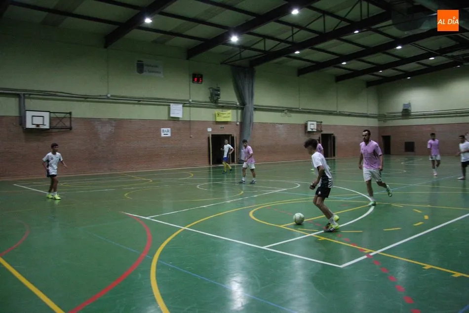 Foto 4 - Excelente ambiente &lsquo;futsal&rsquo; en el Torneo de F&uacute;tbol Sala de Vitigudino  