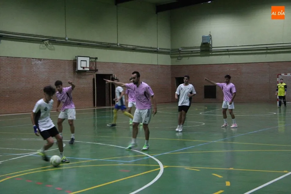 Foto 3 - Excelente ambiente &lsquo;futsal&rsquo; en el Torneo de F&uacute;tbol Sala de Vitigudino  