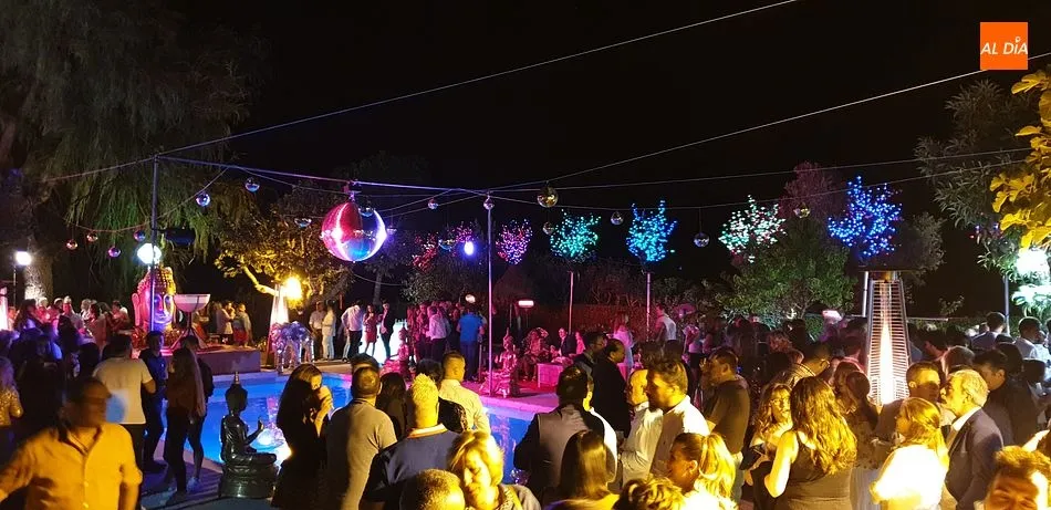 Foto 11 - La &lsquo;Frades Summer Party 2019&rsquo; recoge&nbsp;casi 4.000 litros de leche y aceite para el Banco de...