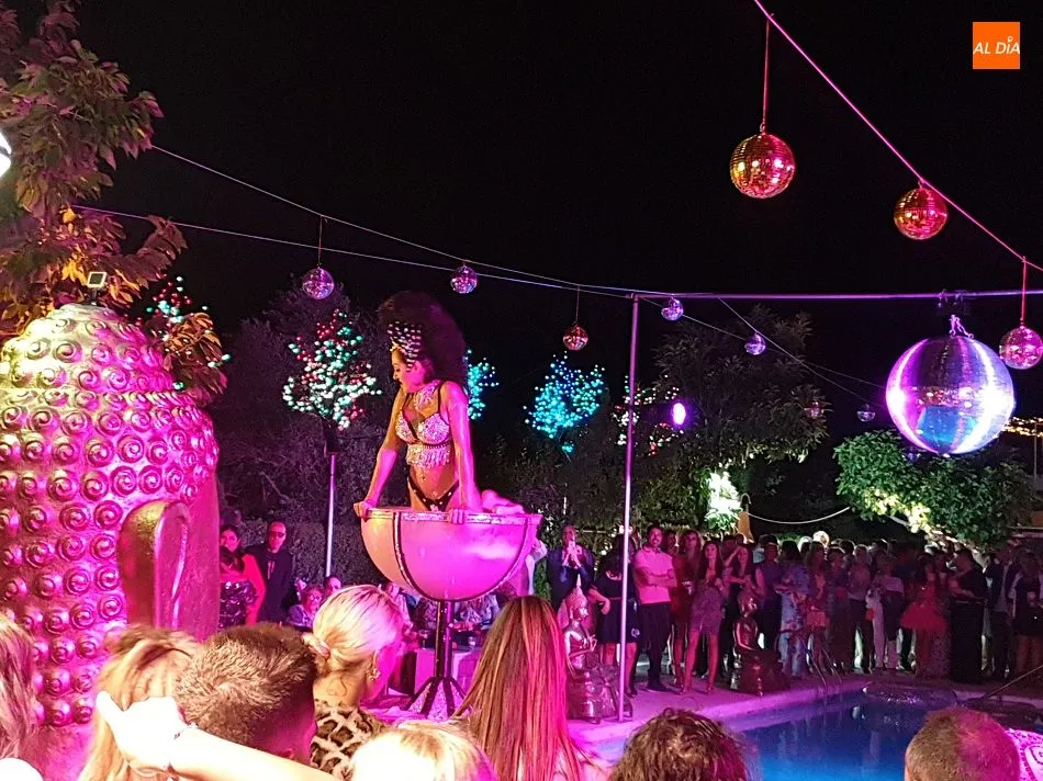 Foto 10 - La &lsquo;Frades Summer Party 2019&rsquo; recoge&nbsp;casi 4.000 litros de leche y aceite para el Banco de...