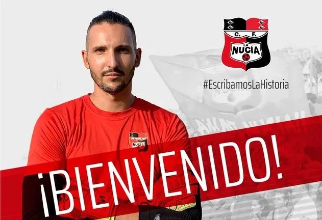 Foto 2 - Carlos Molina se convierte en nuevo portero del Club de F&uacute;tbol La Nuc&iacute;a