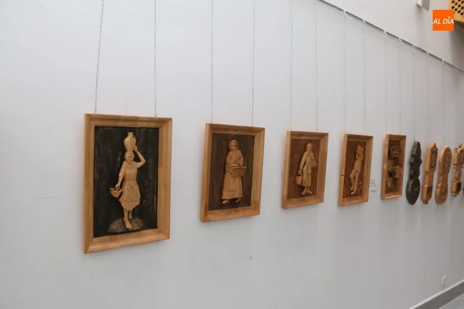 Foto 10 - Juli&aacute;n Vicente Mart&iacute;n muestra en Vitigudino su arte en madera en tres dimensiones  