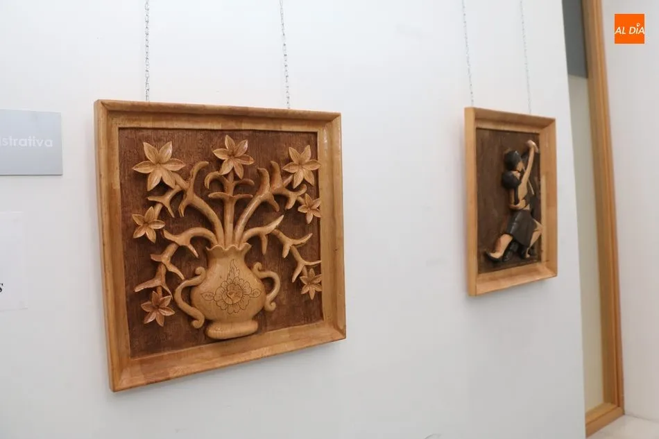 Foto 8 - Juli&aacute;n Vicente Mart&iacute;n muestra en Vitigudino su arte en madera en tres dimensiones  