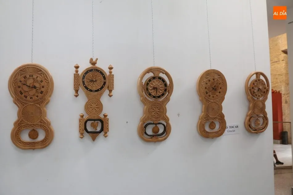 Foto 5 - Juli&aacute;n Vicente Mart&iacute;n muestra en Vitigudino su arte en madera en tres dimensiones  