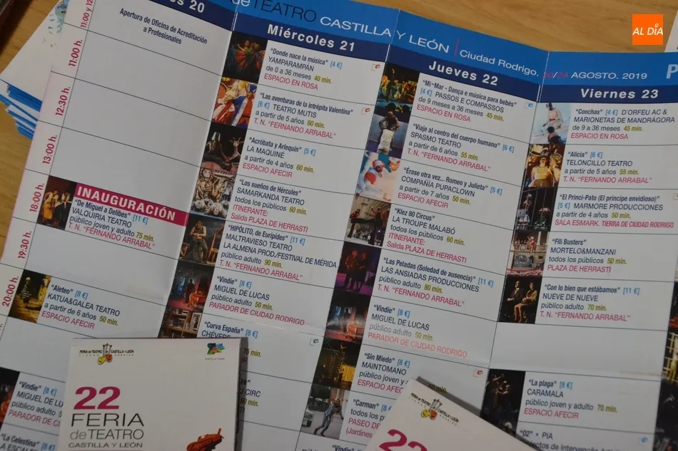 Foto 2 - Ya est&aacute; disponible el folleto de mano de la Feria de Teatro, que cambia de formato  