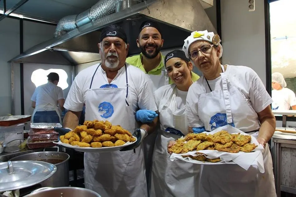 Foto 7 - El Festival del Bacalao muestra el saber y el sabor marinero del pueblo de &Iacute;lhavo  