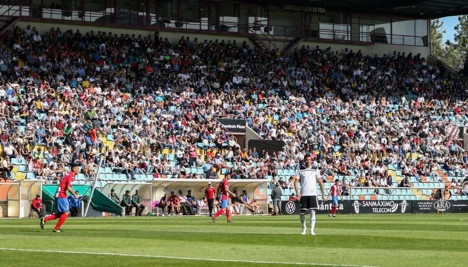Aspecto de la grada de Preferencia en un partido de la pasada campaña en el Helmántico. Foto Salamanca UDS