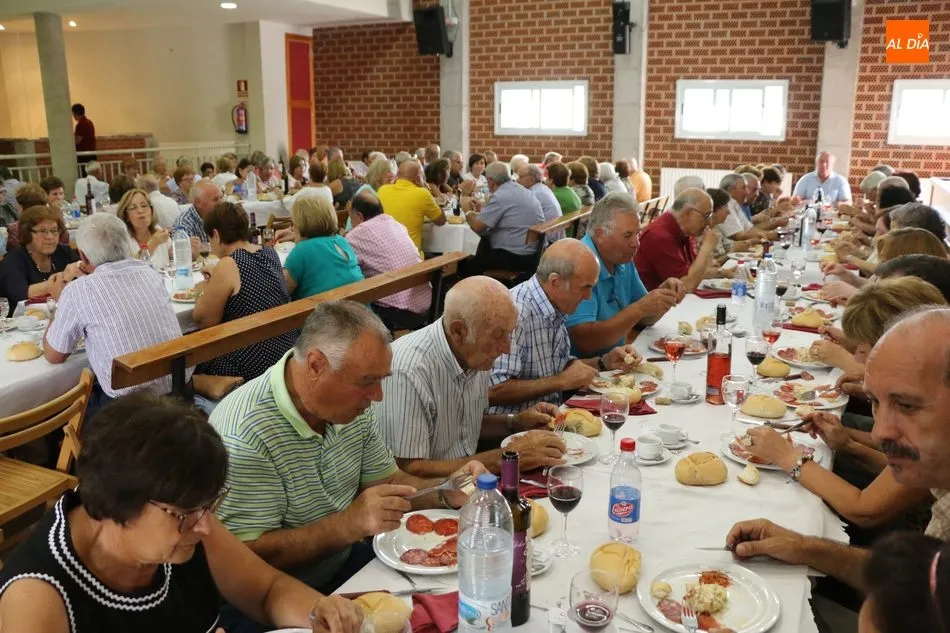 Foto 11 - Los mayores de El Cubo de Don Sancho celebran su comida de hermandad anual  
