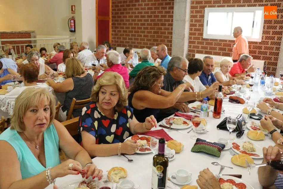Foto 10 - Los mayores de El Cubo de Don Sancho celebran su comida de hermandad anual  